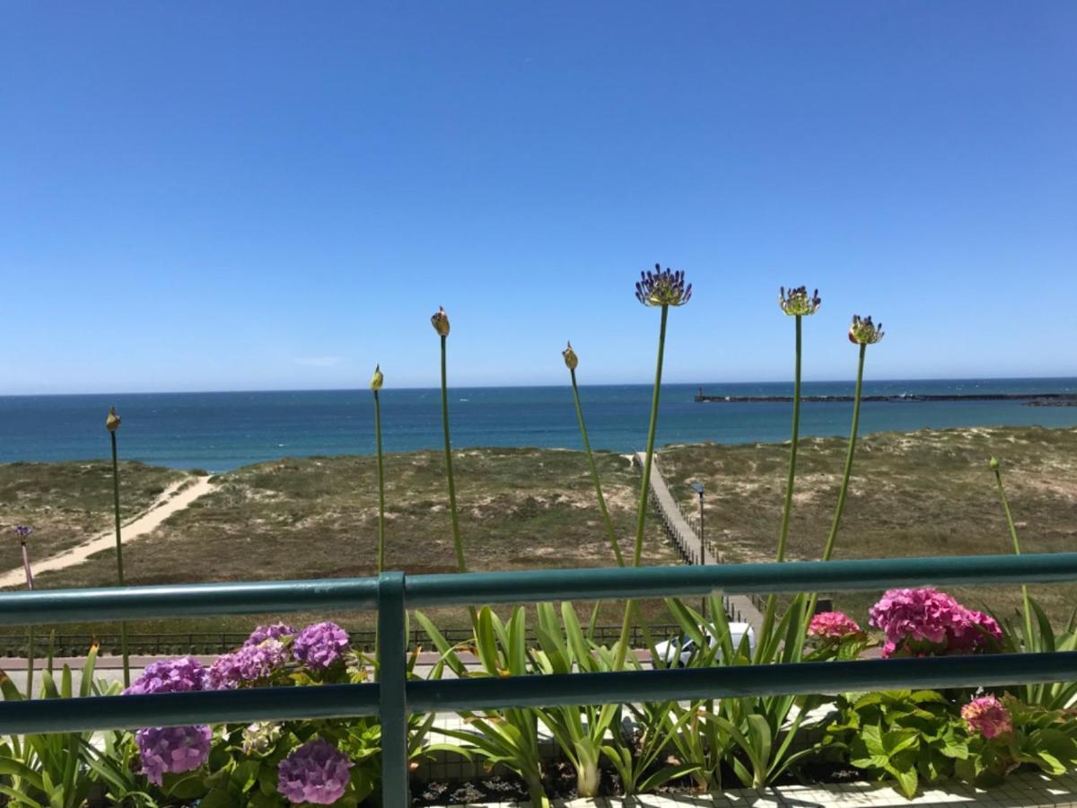 Beachfront Apartment With Sea View Azurara Exteriör bild